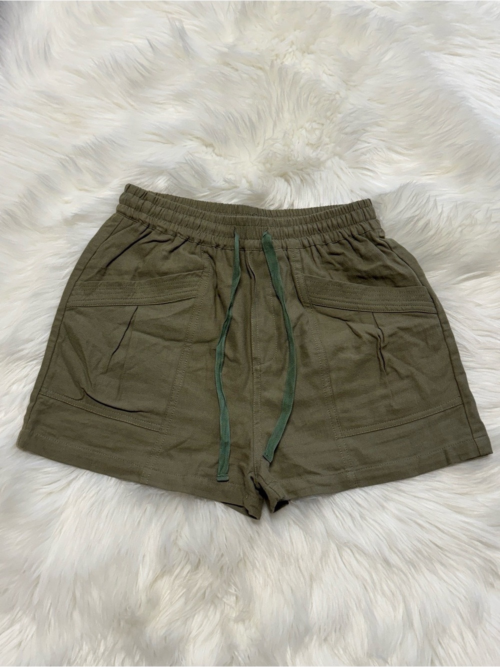 Very J Olive Utility Drawstring Shorts with pockets size small Gently worn